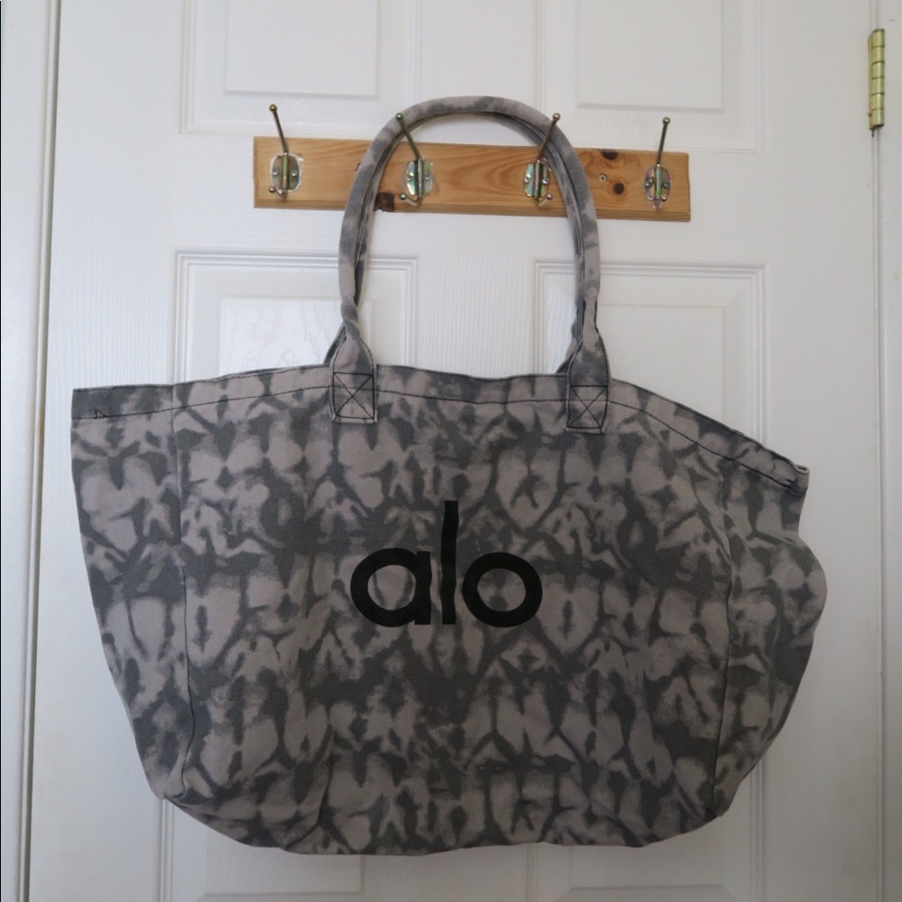 ALO Yoga large tote bag with zipper